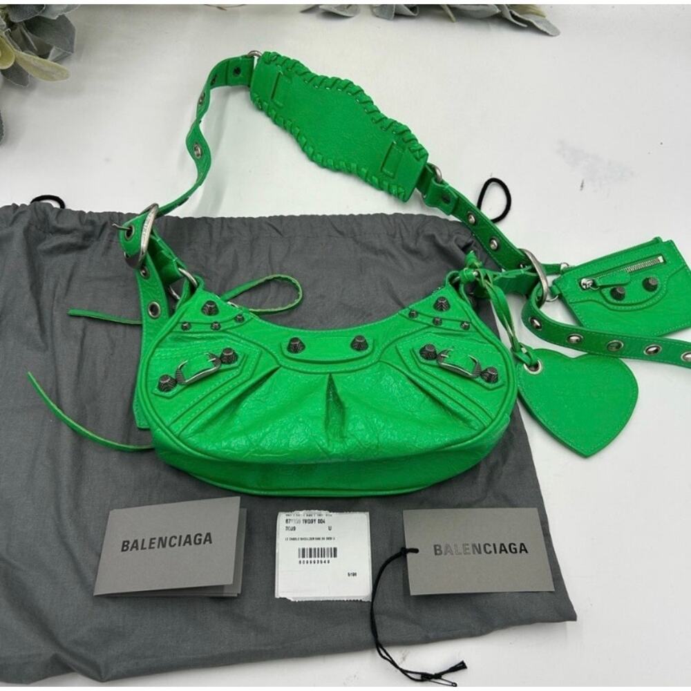 Women's Balenciaga Le Cagole shoulder bag in vivid green NWT